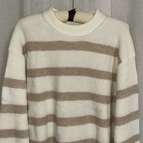 AE Whoa So Soft Crewneck Relaxed Knit Cream Tan Stripe Sweater - Picture 9 of 16